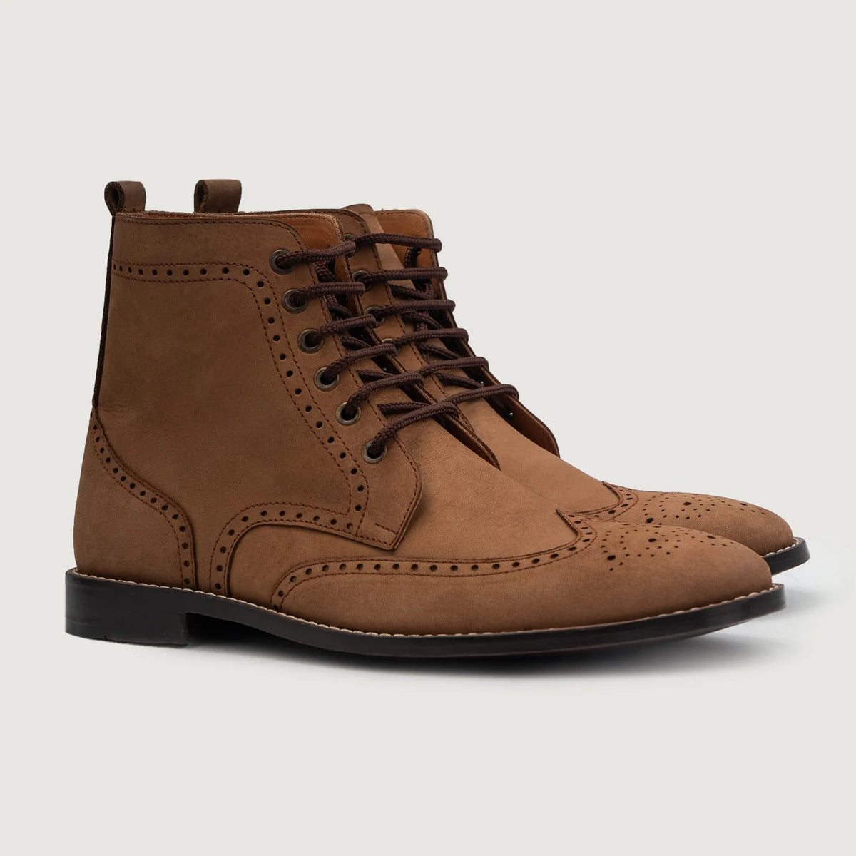 Duster Brogues Derby Marrón Nubuck Botas de cuero para Hombre For Men in Brown Full-Grain Leather - Vista frontal y silueta entallada | Comprar online