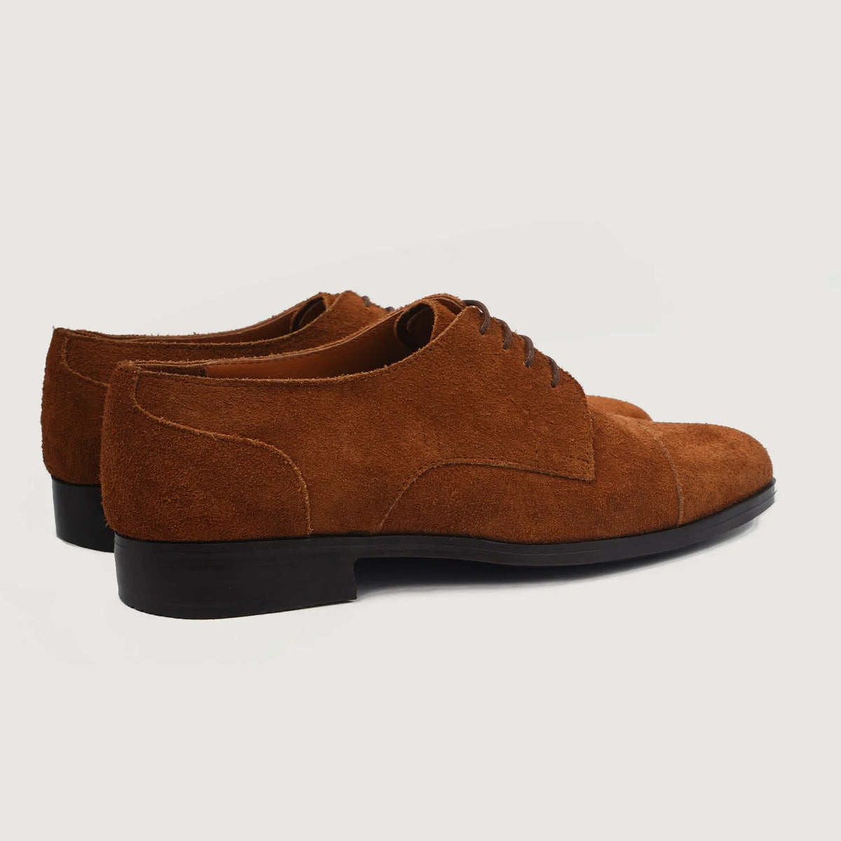 High-Traction Rubber Outsole & Lug Tread Pattern on Attorney Derby Marrón Suede Zapatos de cuero para Hombre For Men
