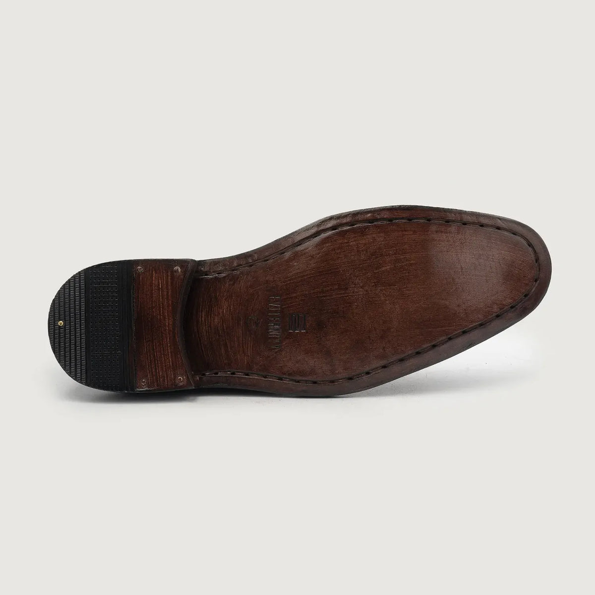 High-Traction Rubber Outsole & Lug Tread Pattern on Clarkson Chelsea Granate Botas de cuero para Hombre For Men