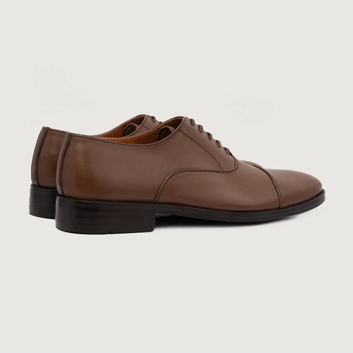 High-Traction Rubber Outsole & Lug Tread Pattern on Professor Oxford Marrón Zapatos de cuero para Hombre For Men