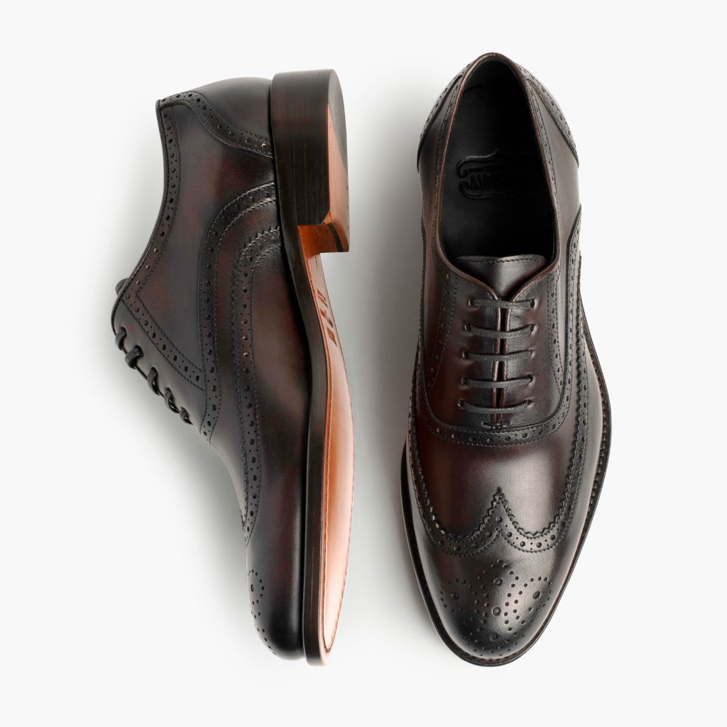 Aviator Chocolate Mocasines de cuero para Hombre - Vista lateral mostrando el corte ergonómico de mangas