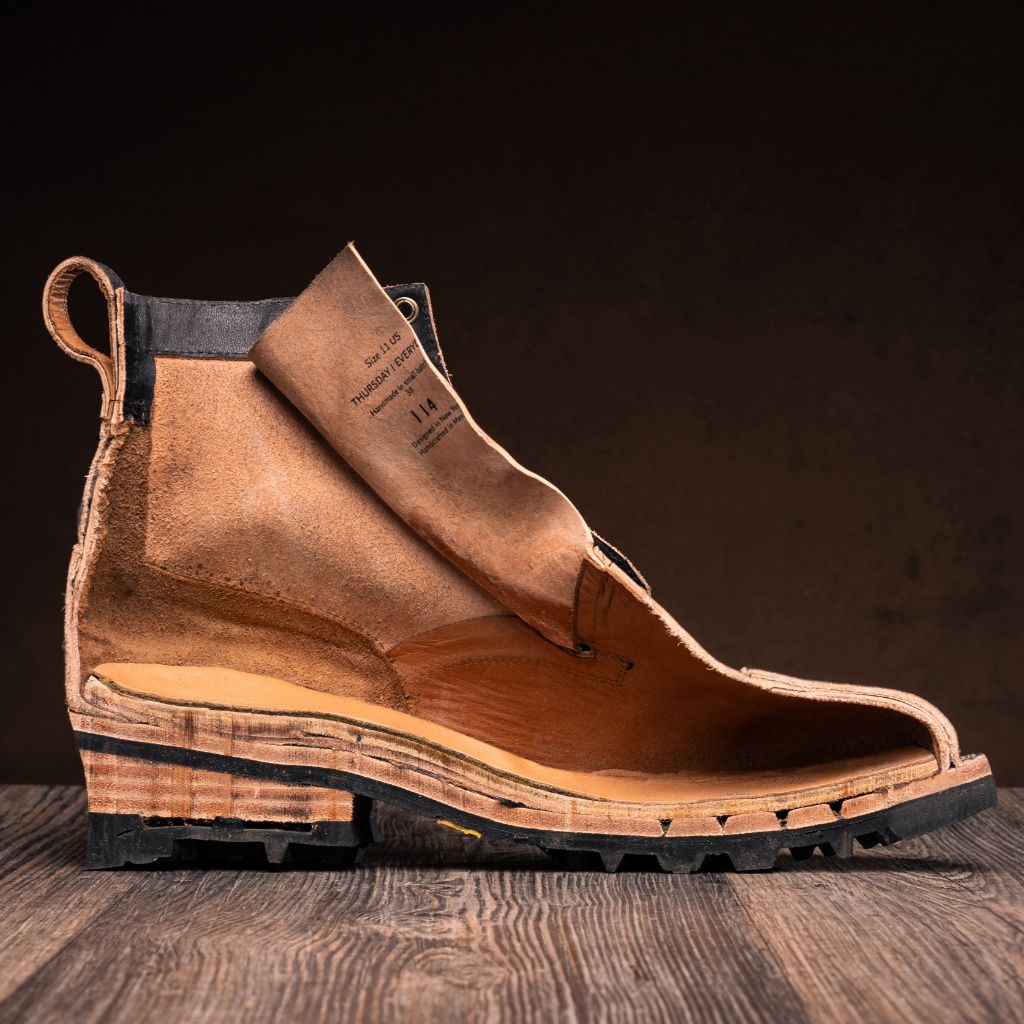 High-Traction Rubber Outsole & Lug Tread Pattern on Challenger Whisky Botas de cuero para Hombre