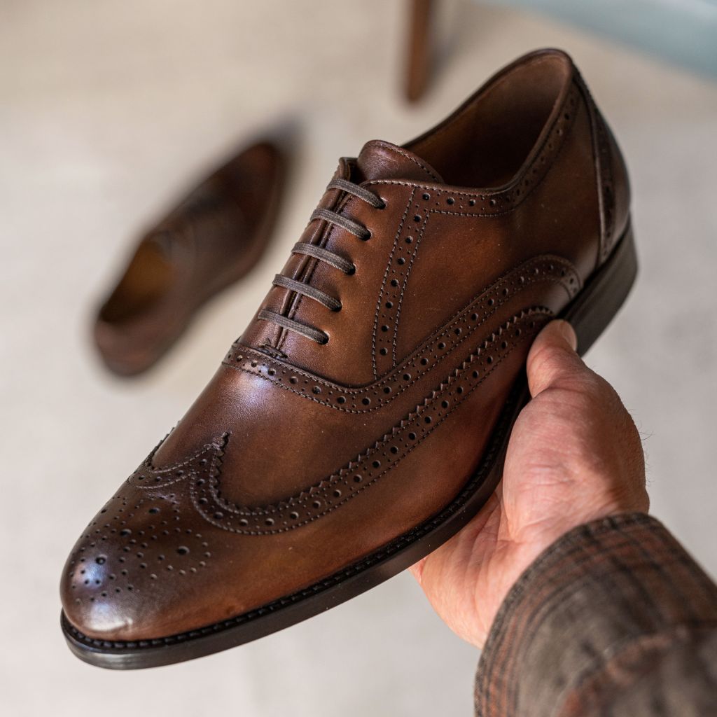 Tailored Rib Cuffs & Hem Craftsmanship Construction Detail on Aviator Canela Zapatos de cuero para Hombre