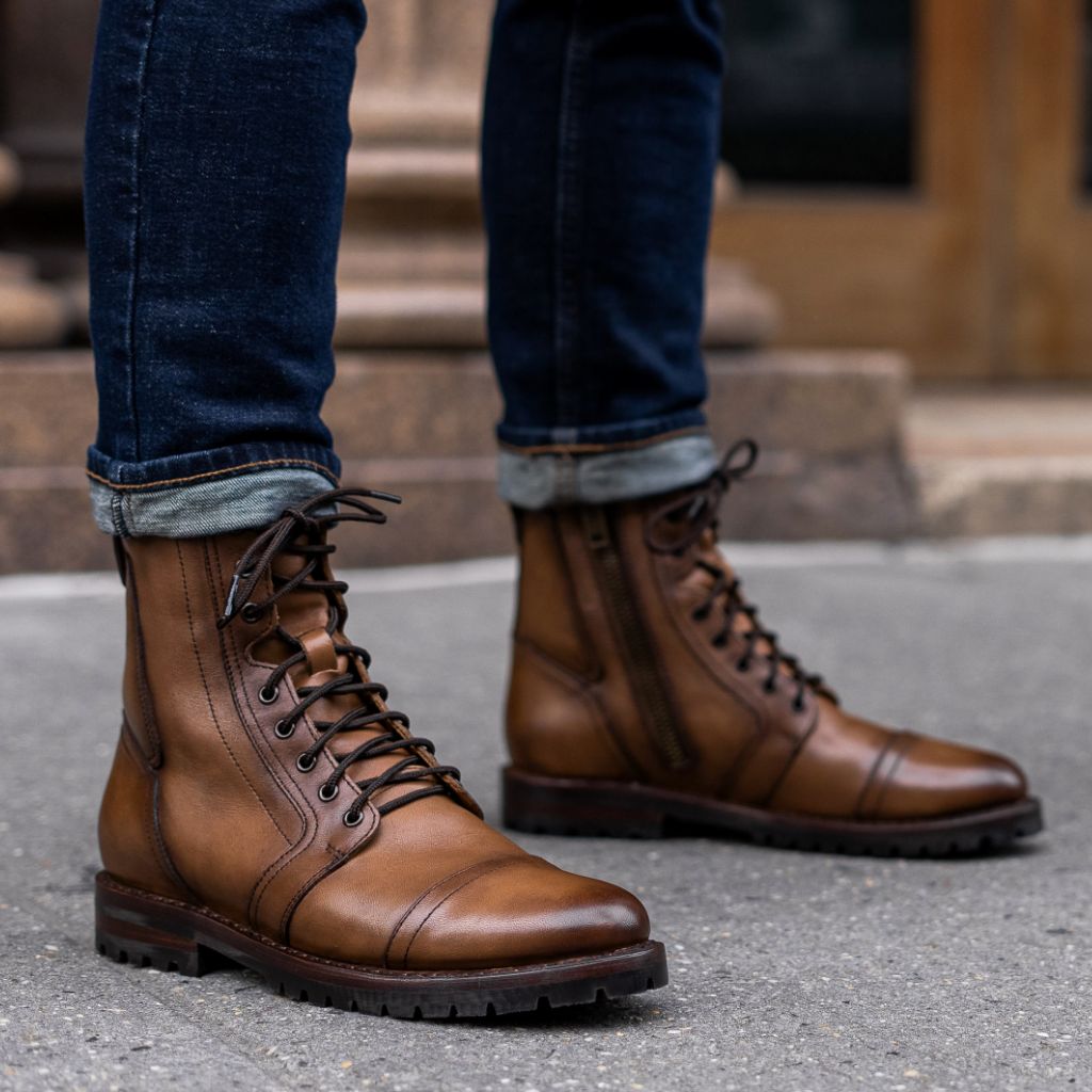 Tailored Rib Cuffs & Hem Craftsmanship Construction Detail on Casa Moto Trigo Ámbar Botas de cuero para Hombre