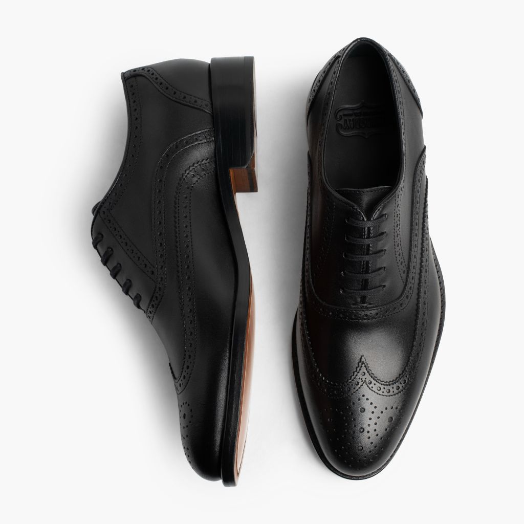 Aviator Negro Mocasines de cuero para Hombre - Vista lateral mostrando el corte ergonómico de mangas