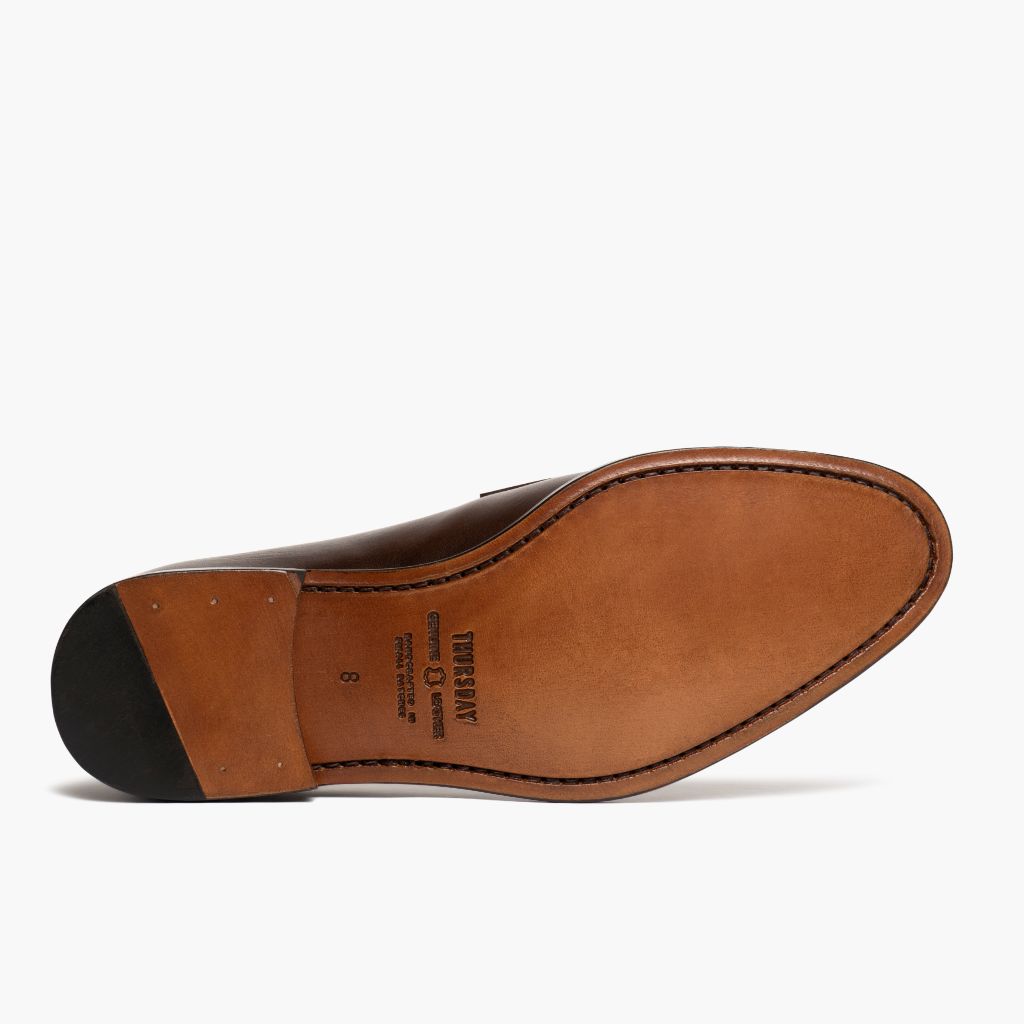 High-Traction Rubber Outsole & Lug Tread Pattern on Lincoln Caoba Rico Zapatillas de cuero para Hombre