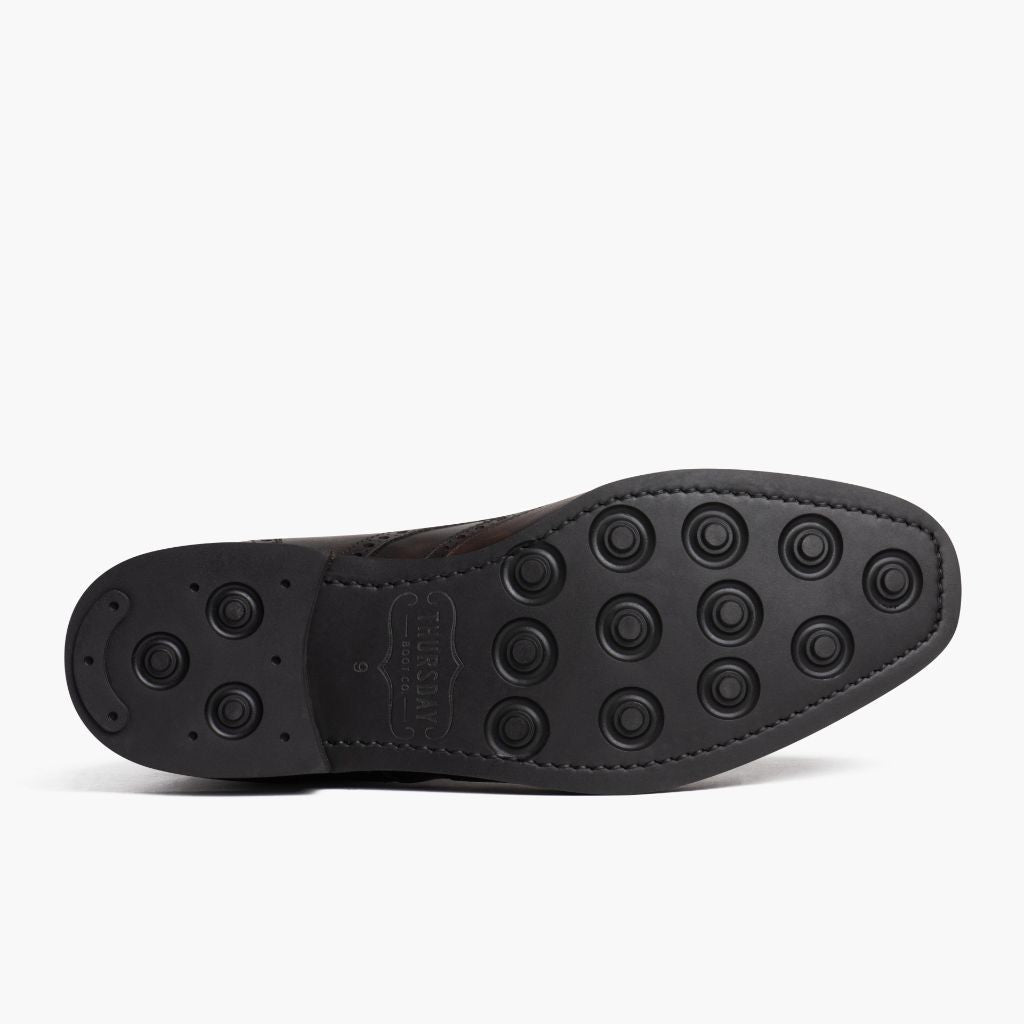 High-Traction Rubber Outsole & Lug Tread Pattern on Wingtip Dark Oak Botas de cuero para Hombre For Men