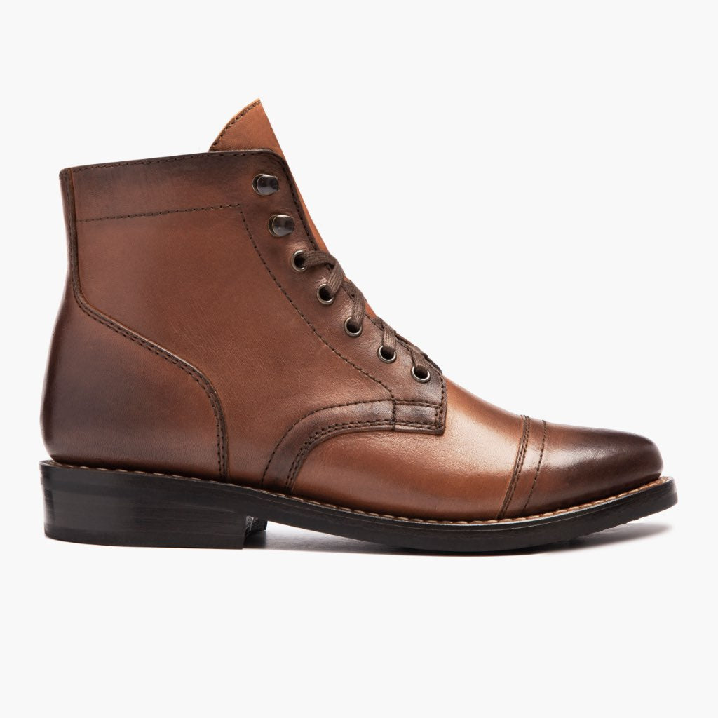 Captain Brandy Botas de cuero para Mujer in Classic Full-Grain Leather - Vista de perfil | Comprar online