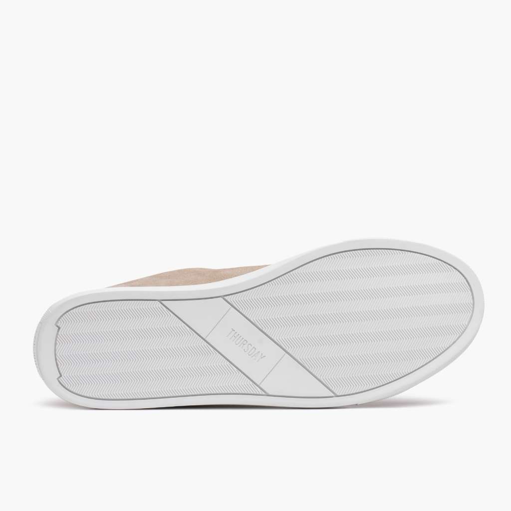 High-Traction Rubber Outsole & Lug Tread Pattern on Premier Low Top Latte Zapatillas de cuero para Mujer