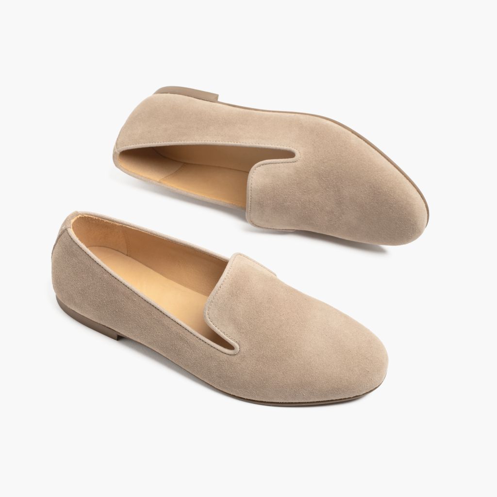 High-Traction Rubber Outsole & Lug Tread Pattern on Eden Latte Botas de cuero para Mujer