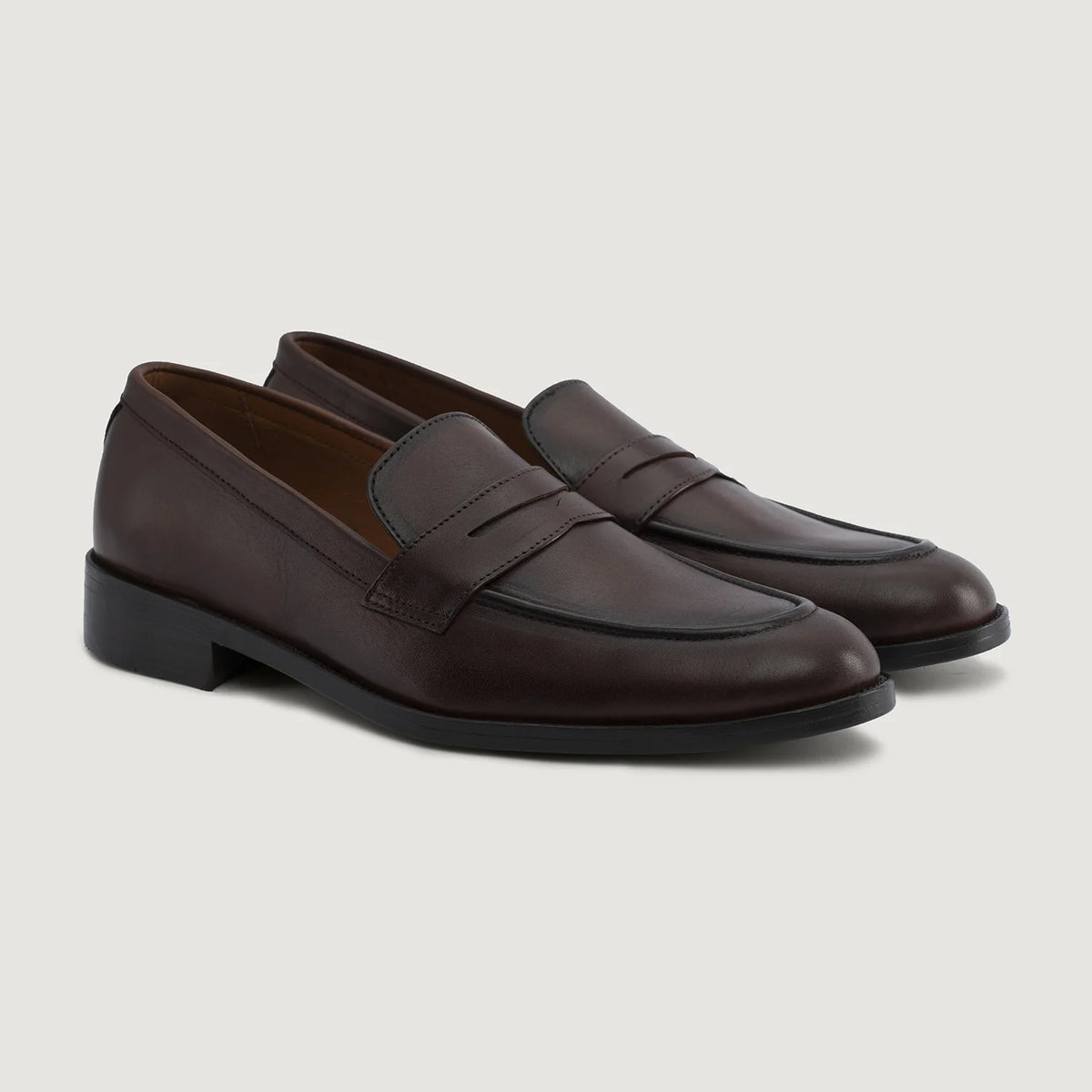 Baxton Burnished Marrón Mocasines de cuero para Hombre For Men in Burnished Brown Full-Grain Leather - Vista de perfil | Comprar online