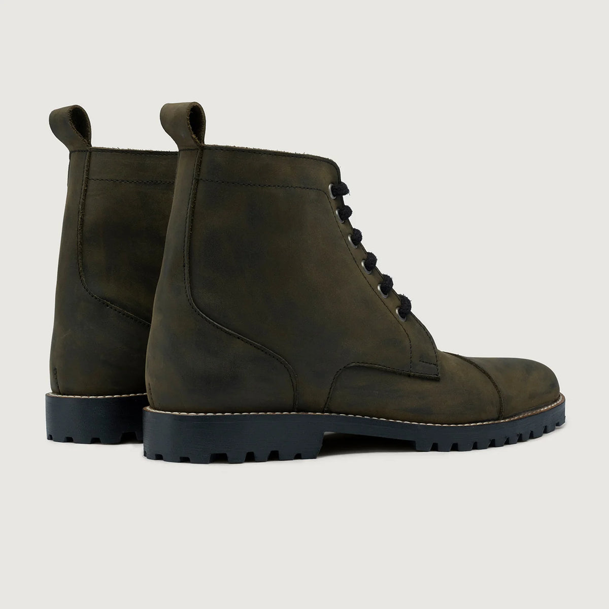 Knight Derby Olive Verde Pullup Botas de cuero - TerraGrip para Hombre - Contrafuerte de talón reforzado y doble costura de precisión