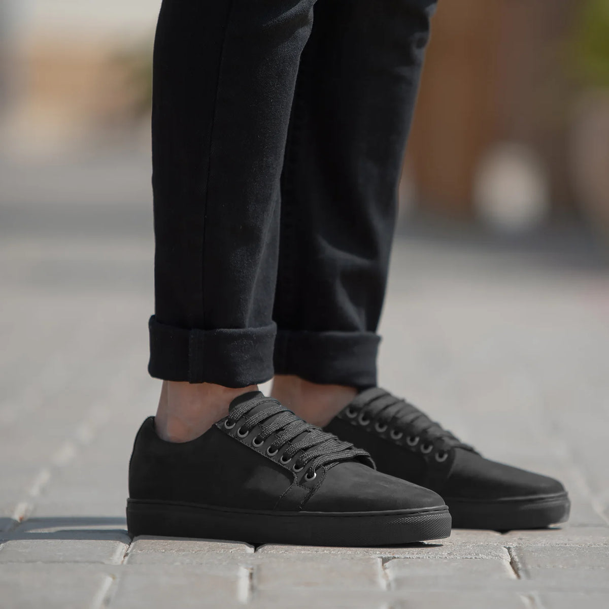 Murphy Low Top Negro Nubuck Zapatillas para Hombre en cuero vacuno negro auténtico - Vista de perfil | Comprar online