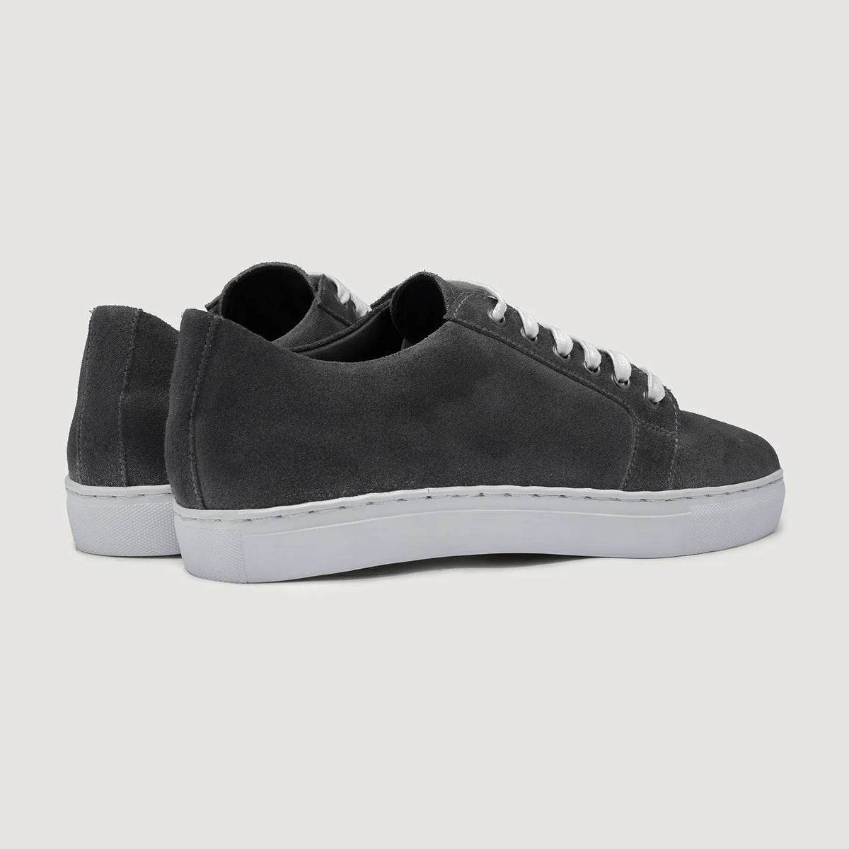 Grey Goatskin Suede Leather Sneakers - Construcción cosida Goodyear y puntera delantera