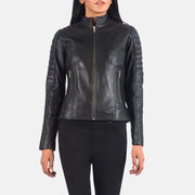 
Adalyn Acolchado Negro Chaqueta Biker de Cuero para Mujer - Vista posterior con hombros definidos y bajo impecable