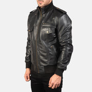Black Sheepskin Leather Bomber Jacket - Vista trasera con ajuste entallado en hombros y bajo impecable