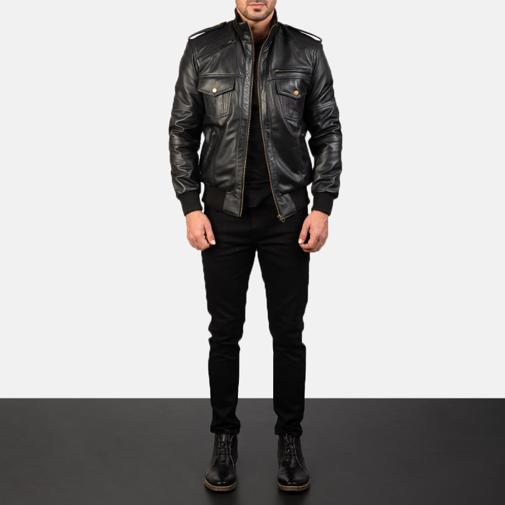 Men's Agent Shadow Black Leather Bomber Jacket - Vista de perfil lateral con corte ergonómico de manga