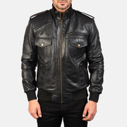 Detalle de cerca of High neck &amp; Zipper Hardware on Men's Agent Shadow Black Leather Bomber Jacket