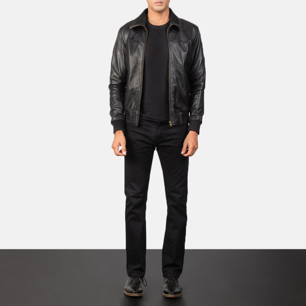 Men's Air Rolf Negro Cazadora Bomber de Cuero para Hombre - Vista de perfil lateral con corte ergonómico de manga