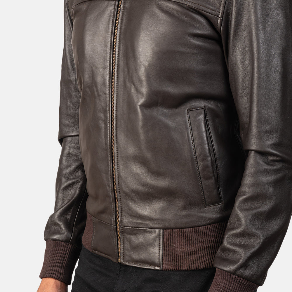 
Vista interior Showing Quilted Polyester Lining (Fleece on Collar) & Dos bolsillos interiores de utilidad