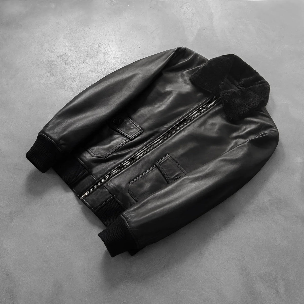 Rib Knit &amp; Hem Craftsmanship Construction Detail on Men's Airin G-1 Negro Cazadora Bomber de Cuero para Hombre