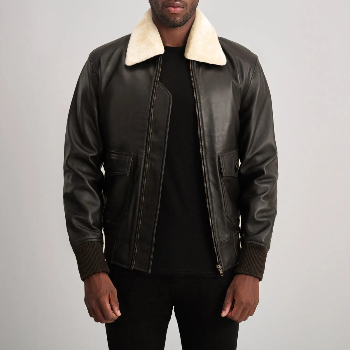 
Airin G-1 Marrón & Cream Chaqueta Bomber de Cuero para Hombre in Brown Sheepskin Leather - Vista frontal y silueta entallada | Comprar online