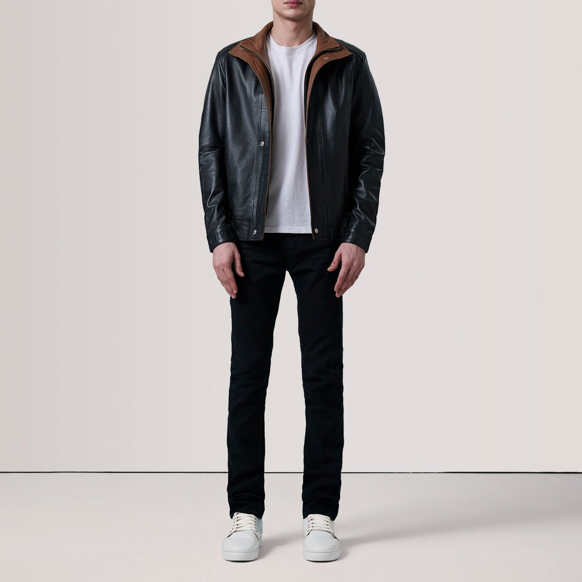 Brown Sheepskin Leather Bomber Jacket - Vista trasera con ajuste entallado en hombros y bajo impecable