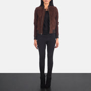 Women's Bliss Marrón Suede Cazadora Bomber de Cuero para Mujer - Vista de perfil lateral con corte ergonómico de manga