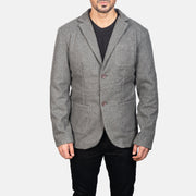 Detalle de cerca of Notch &amp; Button Hardware on Men's Grey Wool Blazer