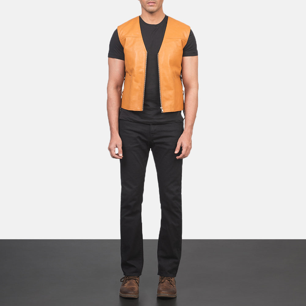 Men's Brandon Tostado Marrón Chaleco de Cuero para Hombre - Vista de perfil lateral con corte ergonómico de manga