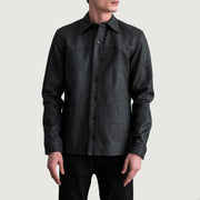 Bronco Tumbled Negro Leather Shirt para Hombre - Vista de perfil mostrando el corte ergonómico de manga
