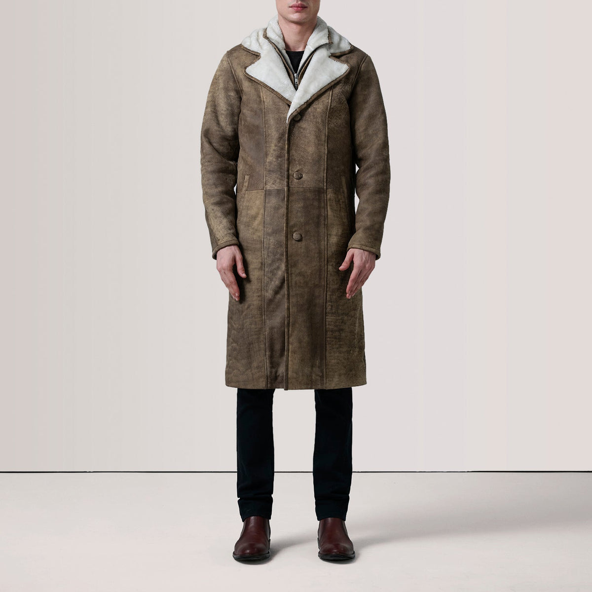 
Distressed Brown Sheepskin Snuffed Aviator Jacket - Vista posterior con hombros definidos y bajo impecable