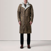 
Distressed Brown Sheepskin Snuffed Aviator Jacket - Vista posterior con hombros definidos y bajo impecable