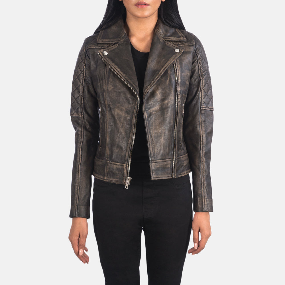 
Carolyn Quilted Distressed Brown Biker Jacket in Distressed Brown Goatskin Leather - Vista frontal y silueta entallada | Comprar online