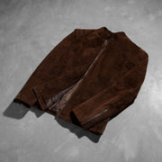 Styled Fit Perspective of Men's Charcoal Mocha Suede Chaqueta Biker de Cuero para Hombre on Model - Natural Daylight Drape