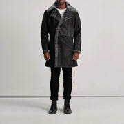 
Charles Brown Suede Leather Shearling Double-Breasted Coat - Vista lateral mostrando el corte ergonómico de mangas