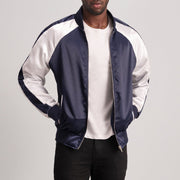Clarke Azul Varsity Chaqueta de Cuero para Hombre - Vista de perfil lateral con corte ergonómico de manga