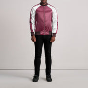 
Vista de detalle of Varsity & Zipper Hardware on Clarke Granate Varsity Chaqueta de Cuero para Hombre