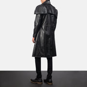 Men's Classic Negro Leather Duster para Hombre - Vista de perfil lateral con corte ergonómico de manga