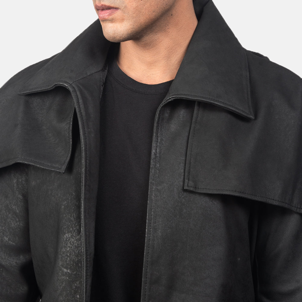 Detalle de cerca of Classic Collar &amp; Heavy-Duty Zipper Hardware on Men's Classic Efecto Envejecido Negro Leather Duster para Hombre