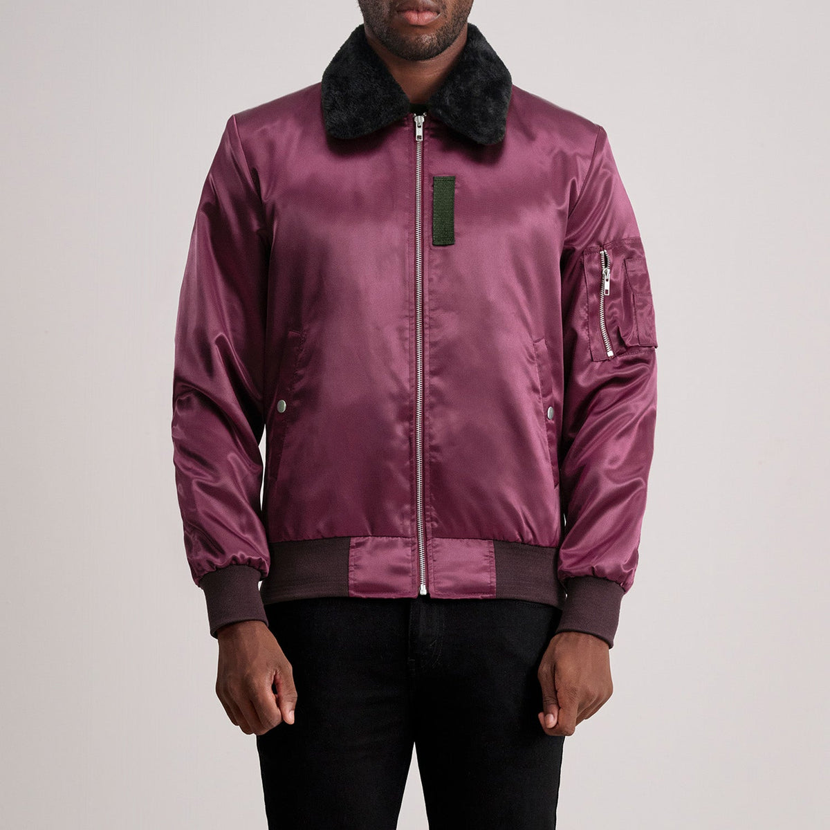 Clyde B-15 Granate Cazadora Bomber de Cuero para Hombre in Maroon Satin - Vista frontal y silueta a medida | Comprar online