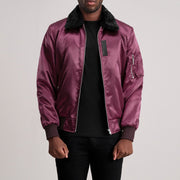 Clyde B-15 Granate Cazadora Bomber de Cuero para Hombre - Vista de perfil lateral con corte ergonómico de manga