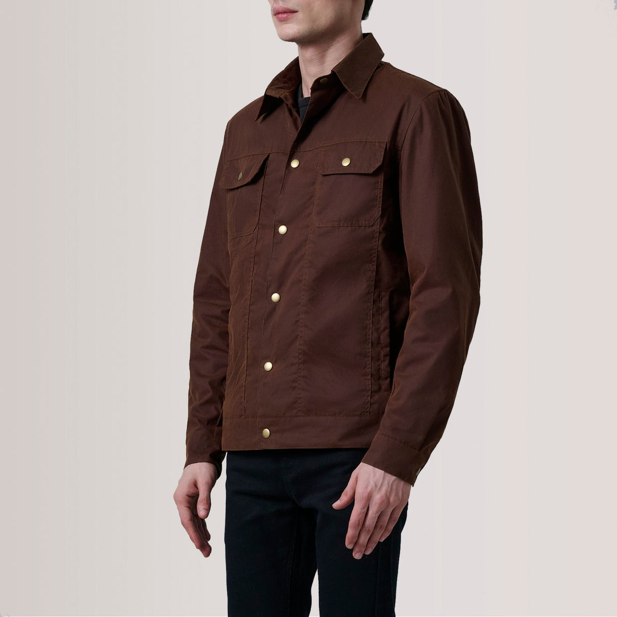 Colberto Marrón Waxed Canvas Trucker Chaqueta de Cuero para Hombre For Men - Vista de perfil lateral con corte ergonómico de manga