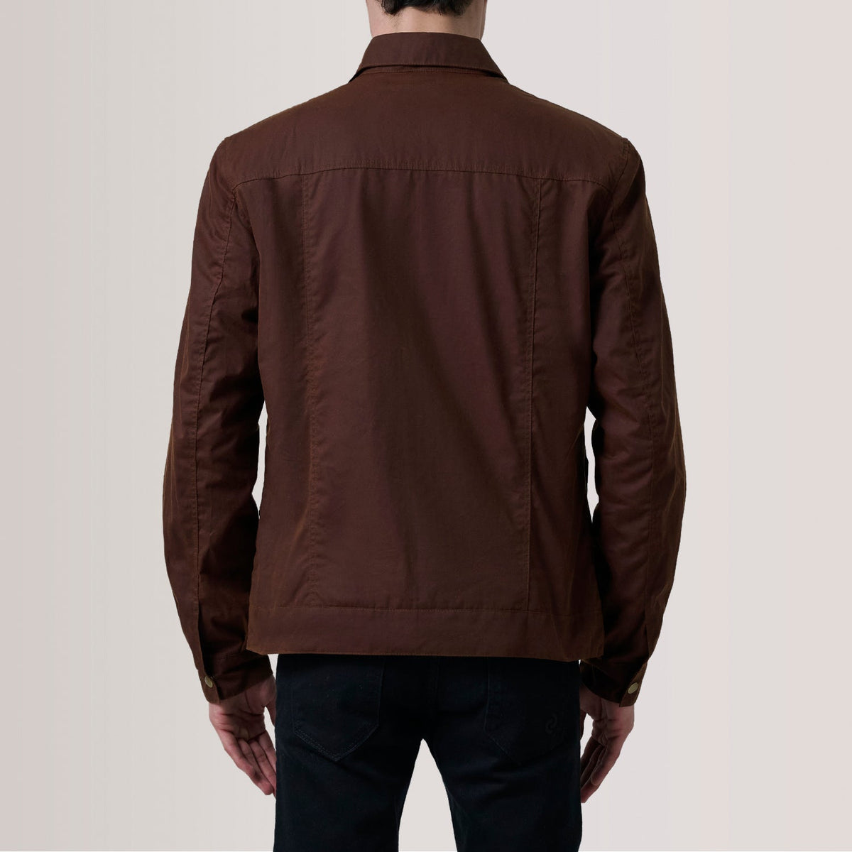 Detalle de cerca of Classic Collar &amp; Snap Button Hardware on Colberto Marrón Waxed Canvas Trucker Chaqueta de Cuero para Hombre For Men
