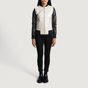 
Vista de detalle of Varsity & Zipper Hardware on Cole Silver Chaqueta Bomber de Cuero para Mujer