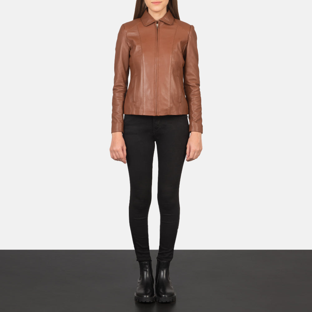 Women Colette Marrón Chaqueta de Cuero para Mujer - Vista de perfil lateral con corte ergonómico de manga