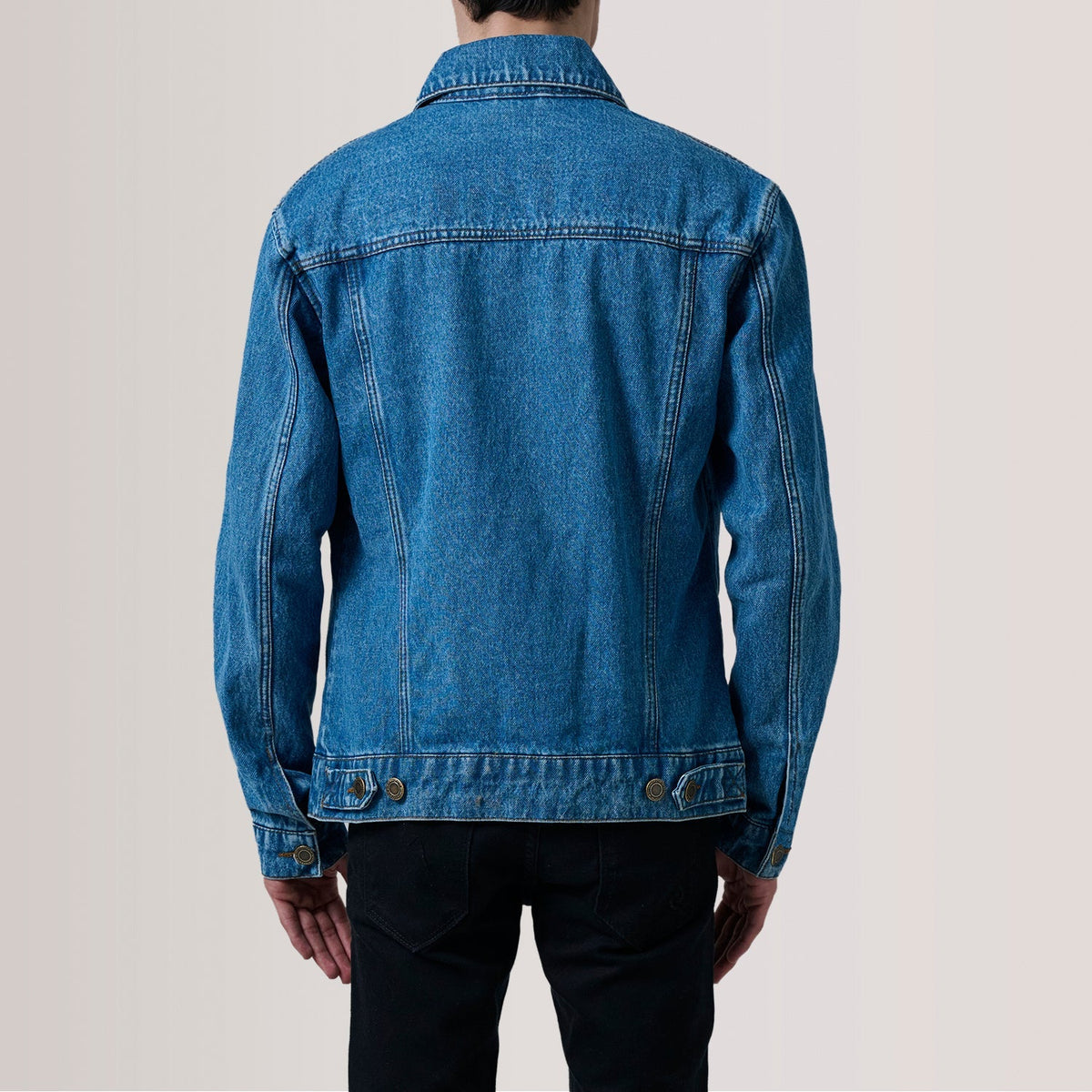 Detalle de cerca of Classic Collar &amp; Heavy-Duty Zipper Hardware on Conard Azul Denim Trucker Chaqueta de Cuero para Hombre For Men