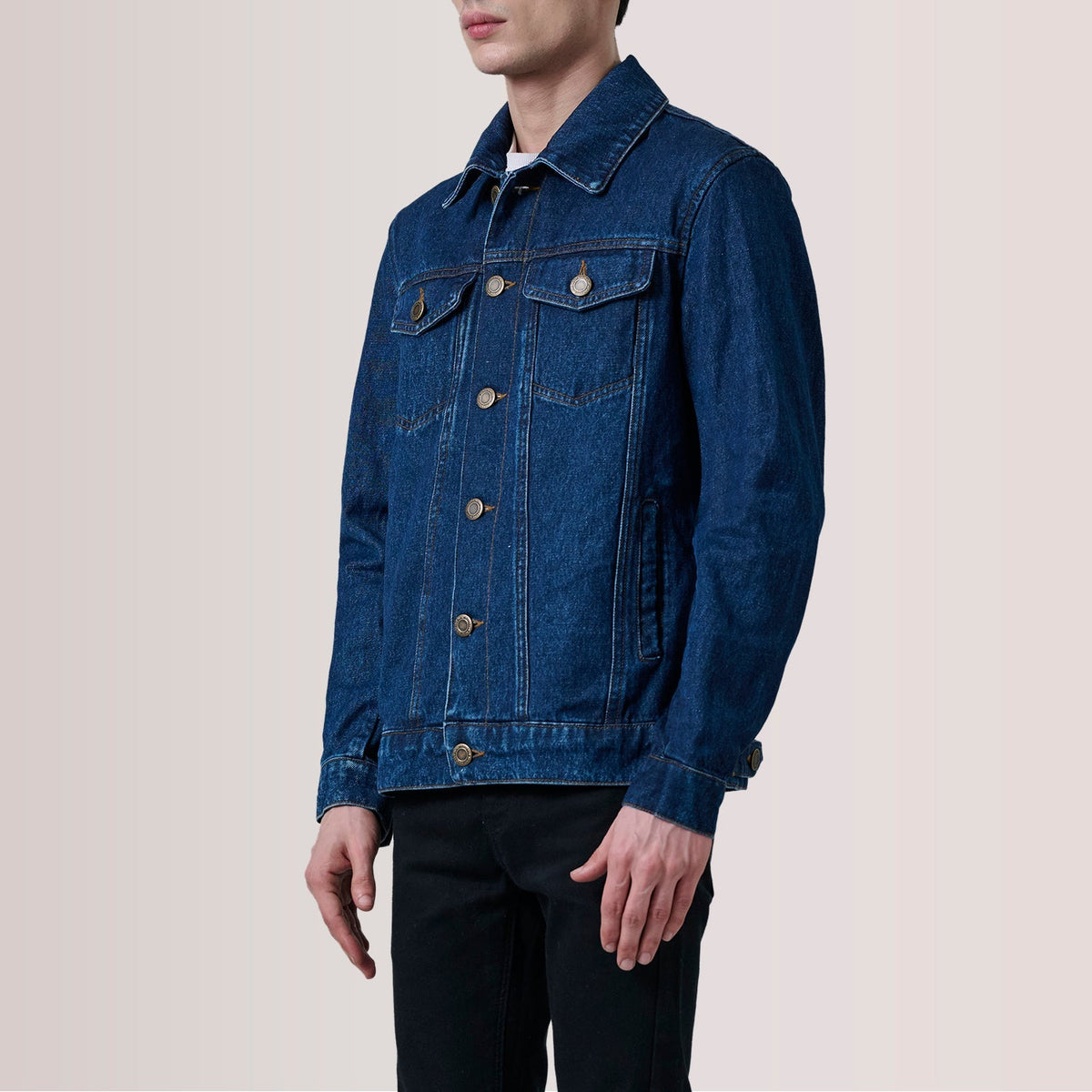 
Conard Dark Azul Denim Trucker Chaqueta de Cuero para Hombre For Men - Vista lateral mostrando el corte ergonómico de mangas