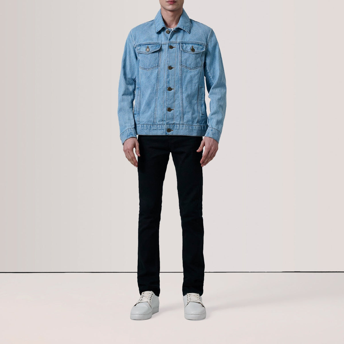 Light Blue Full-Grain leather Jacket - Vista trasera con ajuste entallado en hombros y bajo impecable