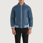 Detalle de cerca of Shirt collar &amp; Zipper Hardware on Cooper Azul Leather Varsity Chaqueta de Cuero para Hombre